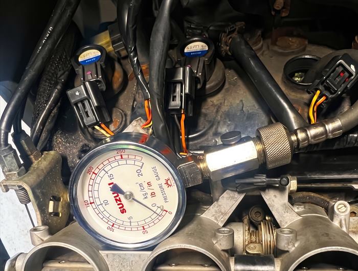Fuel pressure gauge at SNS Motorcycles