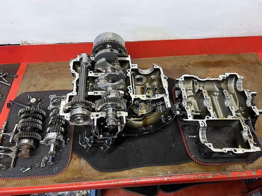 Split crankcases, crankshaft and gearbox clusters laid out