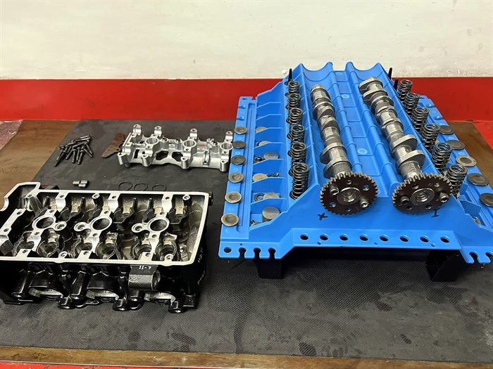 Head, cams and shims at SNS Motorcycles