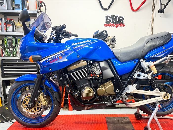 Kawasaki ZRX on the lift at SNS Motorcycles
